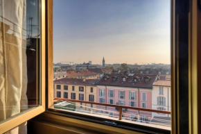 City View, Elegant Apartment in Milan's Rooftops